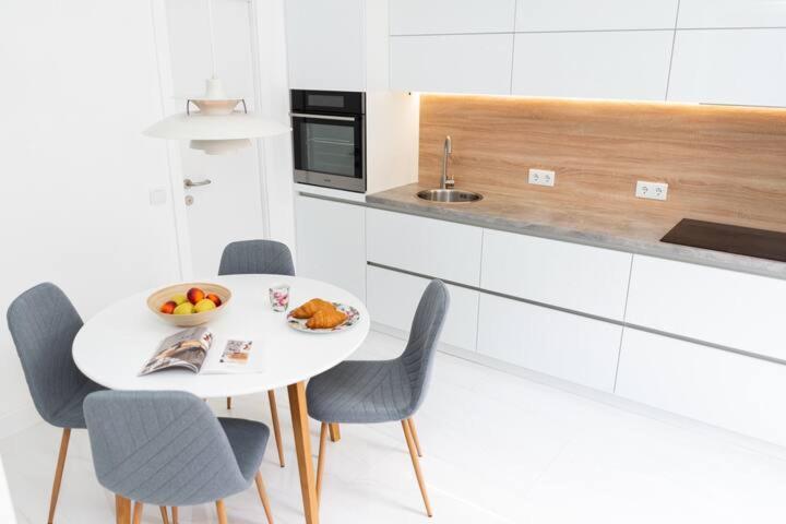 Freedom Apartments In The Heart Of Lviv - Balabana Str And Svoboda Avenue Bagian luar foto
